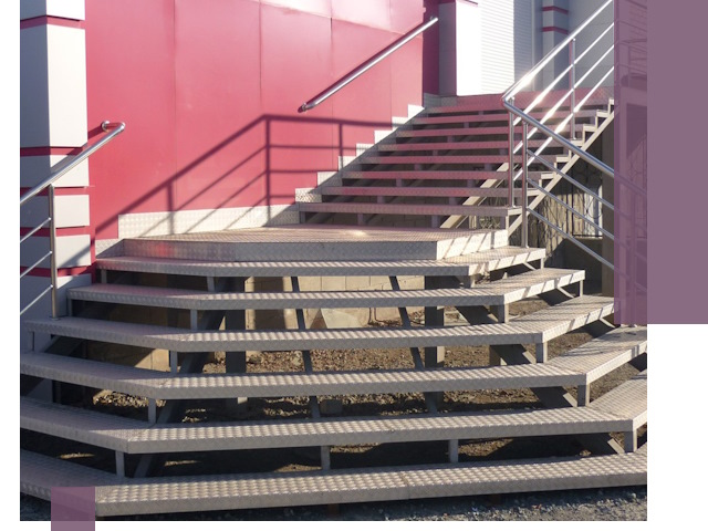 Лестницы для магазина в Салавате — изготовление и монтаж